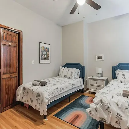 874 North 19Th Street Spacious And Stylish 5Br Home In Vibrant Fairmount-2