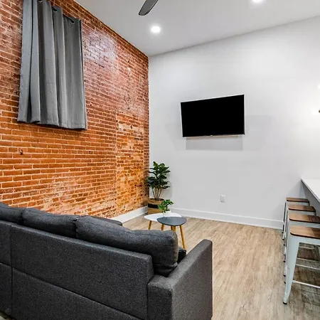 1-Bedroom Luxury Loft Private Parking Ev Charger-3