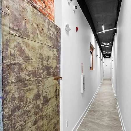 One Bedroom Luxury Loft, Private Parking, Ev Charger-3