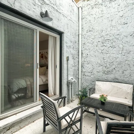 2Br In Heart Of Queen Village - Walk To Everything!-2