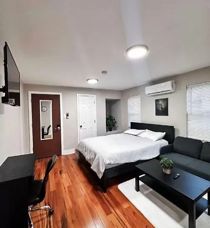 Renovated Private 1B/1B W/ Kitchen-3