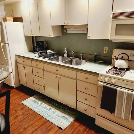 Cozy 1 Bedroom Business Suite-2