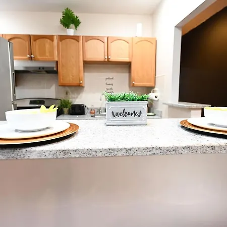 Modern Luxury, Sleeps 5, Near Universities,Airport 15Mins,Free Parking-2
