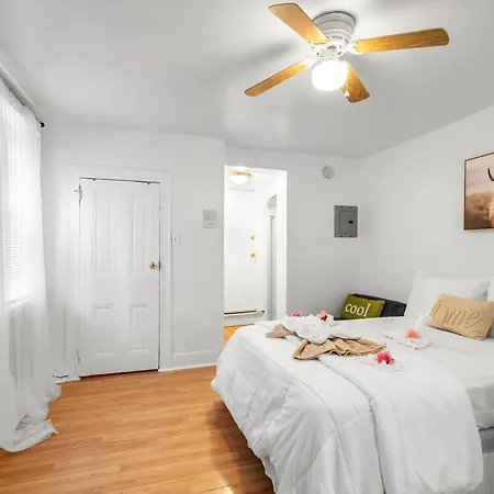 Quaint Private Studio Located In Center City-3