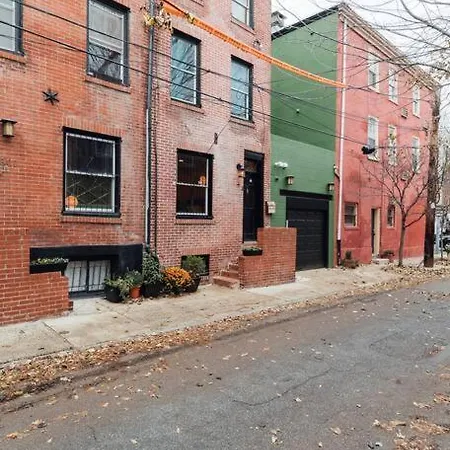 Fab Trinity Home W/Garage In Center City-3