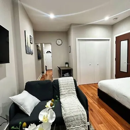 Renovated Private 1B/1B W/ Kitchen-2