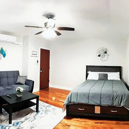 Renovated Private 1B/1B W/ Kitchen-2