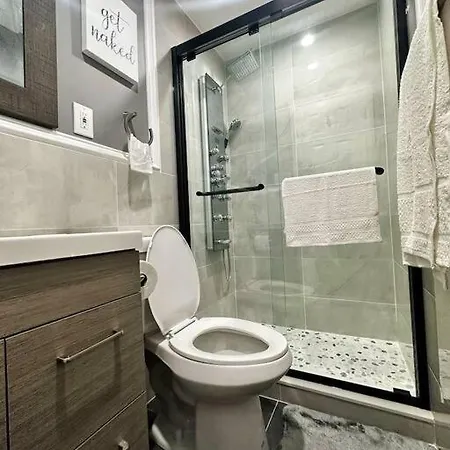 Renovated Private 1B/1B W/ Kitchen-3