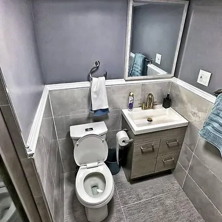 Renovated Private 1B/1B W/ Kitchen-3