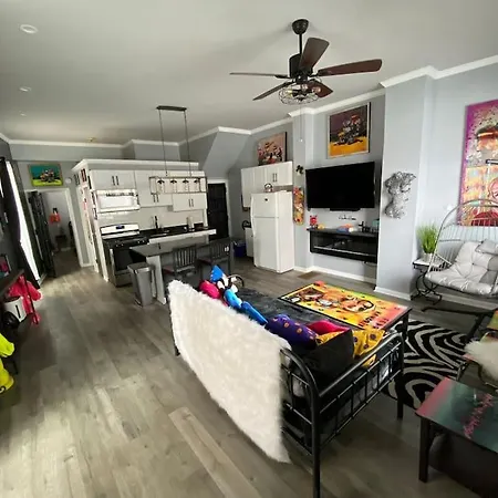 Pop Art Apt- Daybed, Private Bath & Full Kitchen-3