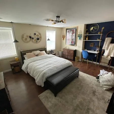 2 Bedroom Suite W/Daybed, Kitchen & 2Workspaces Ac-3