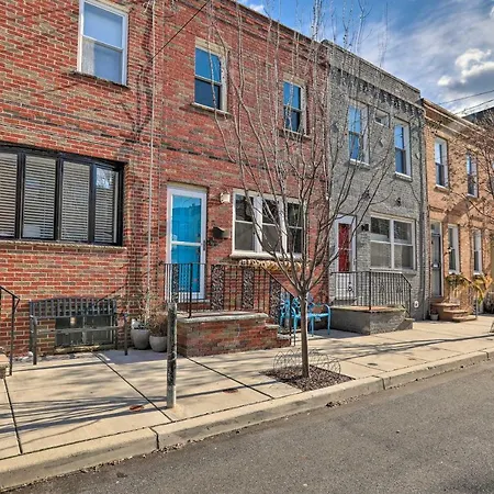 Chic Philadelphia Townhome With Furnished Patio!-2