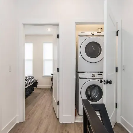 New 3Br/2Ba & Rooftop W/ Firepit-2