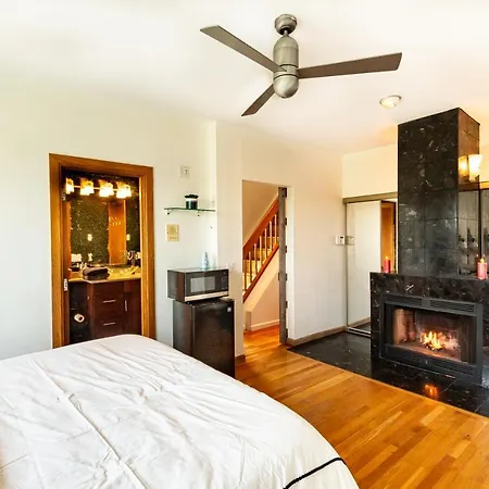 Private Heated Pool With City Views And Gym!-3
