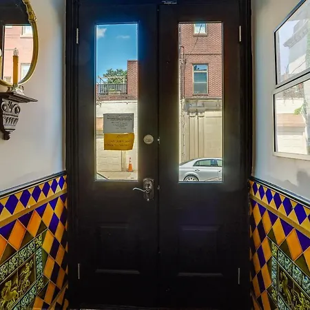 Cozy Philadelphia Rental Steps To Subway Station!-3