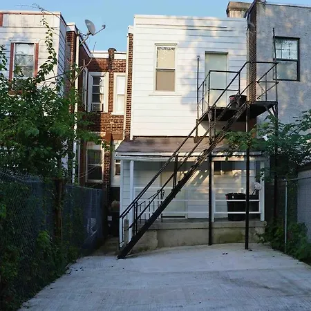 Modern Phl 2Bdrm/1Bath Full Unit-2