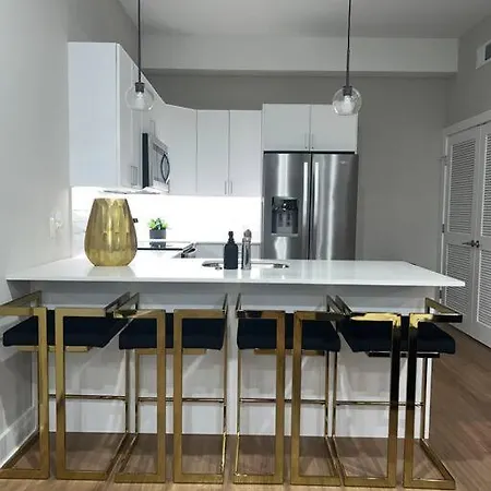 New Luxe 2Bd/2Ba W/ Patio 10 Mins From Center City-3