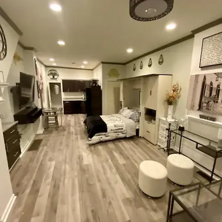 Studio W Full Kitchen Fast Wifi 60 Inch Tv-2
