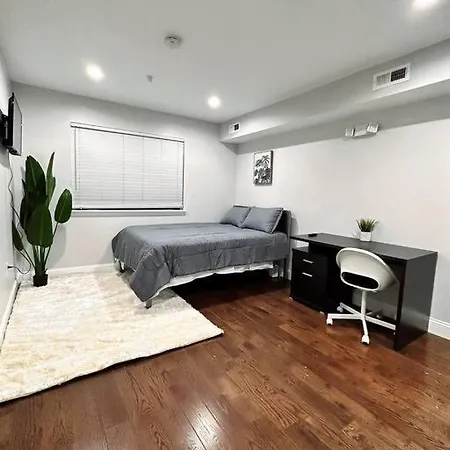 Cozy Studio By University City-3