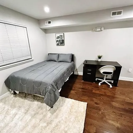 Cozy Studio By University City-2