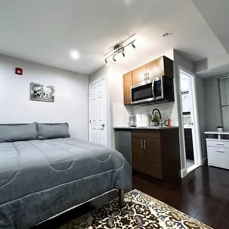 Cozy Efficient Studio By Upenn-3