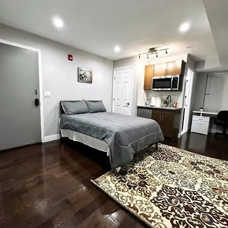 Cozy Efficient Studio By Upenn-2