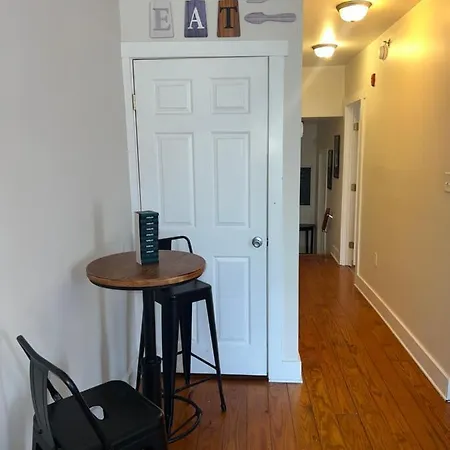 The Zen Home Near Temple U & Drexel Free Street Parking-3