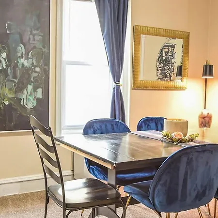 Chic Dwelling In Philadelphia-3