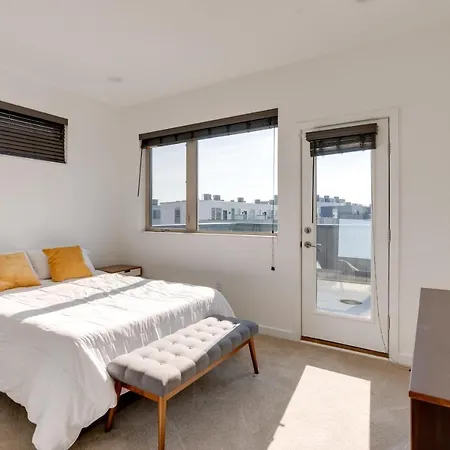 Private Rooftop With Cold Plunge Modern Townhome-2