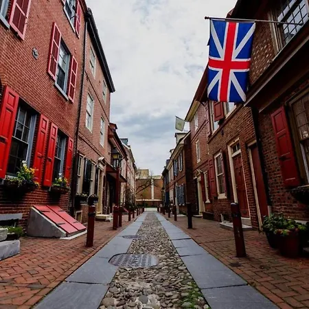 Cozy 2Br,1Ba Retreat For 6 With Free Parking In Philly-3