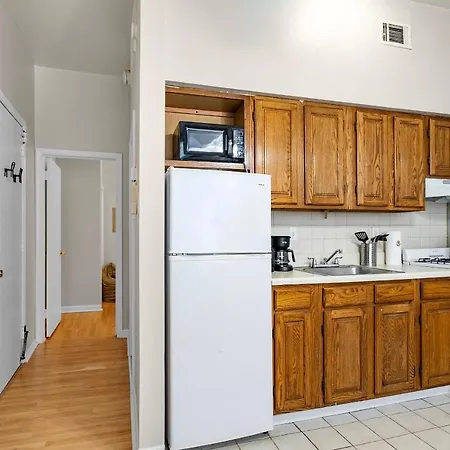 Boutique 1Br W Unique Charm-2