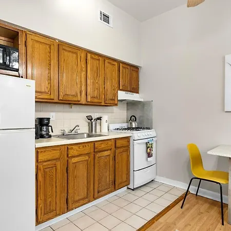 Boutique 1Br W Unique Charm-3
