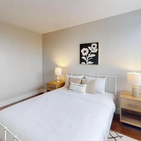 Comfy 2Br, Pool, Gym, Parking*-3