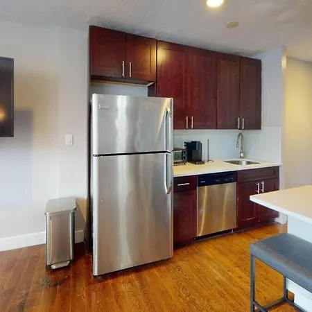 Comfy 2Br, Pool, Gym, Parking*-2