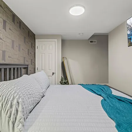 Uptown Gem! Immaculate-Comfort-Character!-2