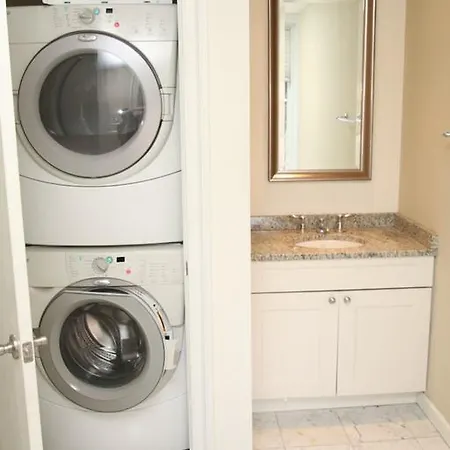 Luxury 2 Bedroom By Rittenhouse-3
