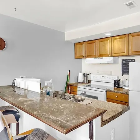 Stunning Unit By Rittenhouse & Grad Hospital-3