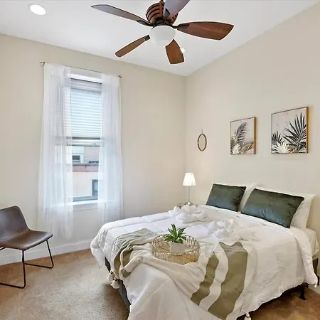 2 Bdrm Mint Apt Superb Location W Pool Access-2