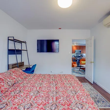 Philadelphia Apartment, Near Transit + Sites!-2