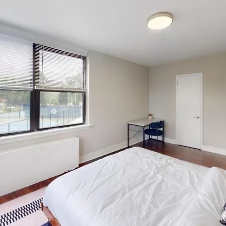 Avenue B251 Lovely 2Br! Gym, Parking, Pool-2