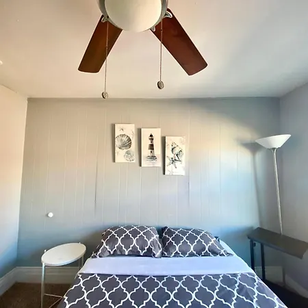 Clover 2900 - Apartment And Rooms With Private Bathroom Near Washington Ave South Philly-3