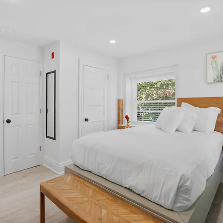 Saint Joes Comfortable And Chic Suites-3