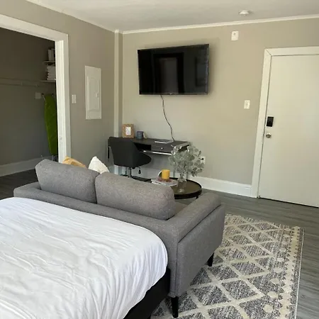 Lennox C301 Peaceful & Perfect Studio Apt-3