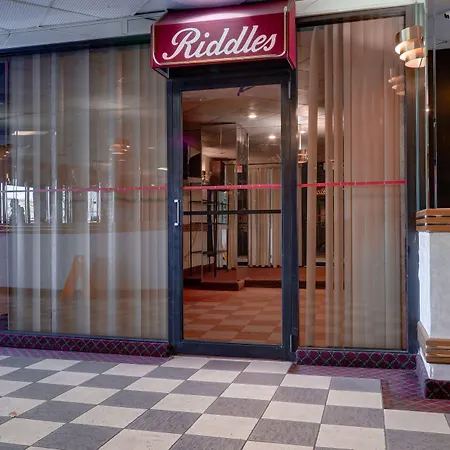 Philly Inn & Suites-3
