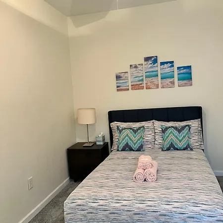 Cozy Home Located In A Prime Area.-3