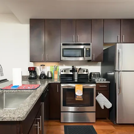 Fantastic Philly Fully Furnished Apartments-2