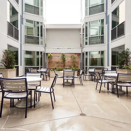 Fantastic Philly Fully Furnished Apartments-2