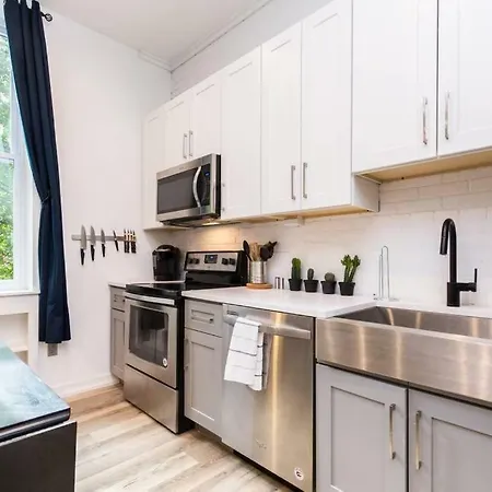 Midtown Village Apartment-3