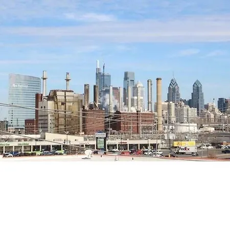 Luxury 3 Bed Near Penn / Chop With Skyline View!-3