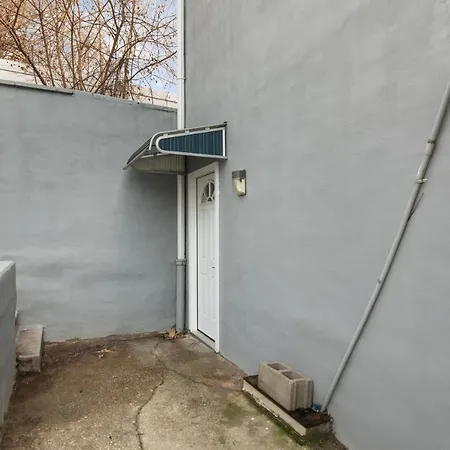 Modern 2Br - Steps To Main St. & Parking Avail.-3